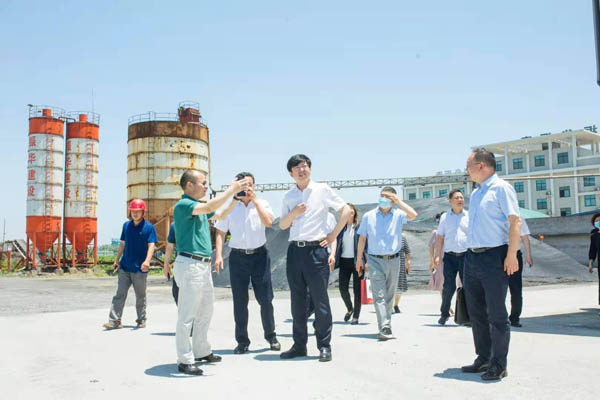 我公司與湖南大學(xué)、湖南省交通科學(xué)研究院有限公司、北京市政路橋正達(dá)道路科技有限公司、中建五局創(chuàng)新工程研究院、徐工集團(tuán)多層次合作！