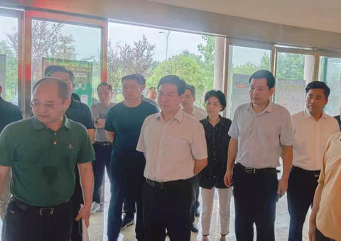 常德市副市長(zhǎng)尹正錫率各區(qū)及市直有關(guān)部門(mén)負(fù)責(zé)人蒞臨我公司指導(dǎo)工作